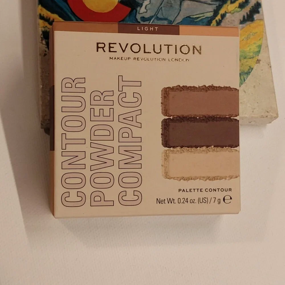 Makeup Revolution Contour Powder Compact - Light